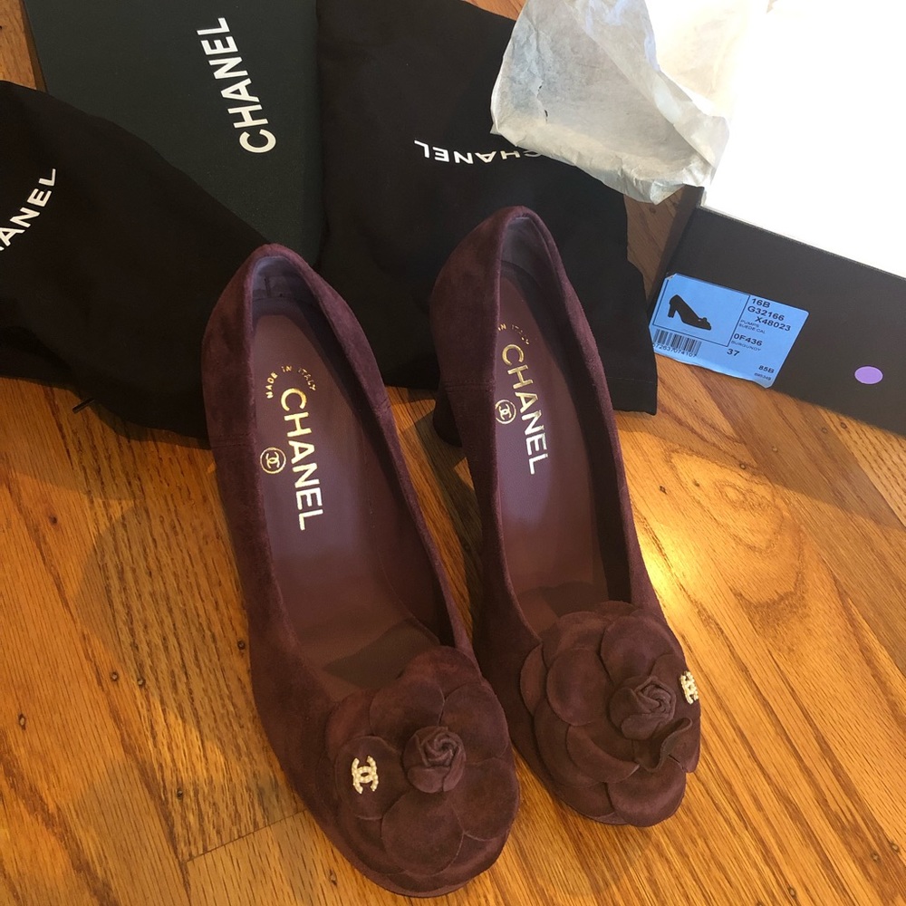 Chanel Suede Pumps